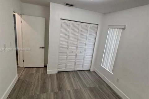 House in Miami, Florida 3 bedrooms, 127 sq.m. № 2003925 - photo 20