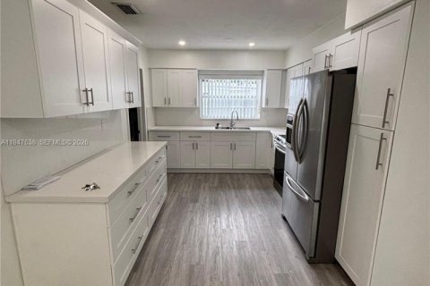 House in Miami, Florida 3 bedrooms, 127 sq.m. № 2003925 - photo 17