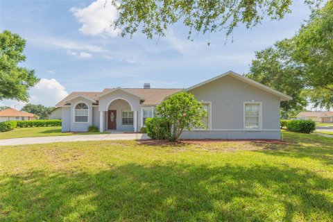 House in Zephyrhills, Florida 3 bedrooms, 162.49 sq.m. № 1835822 - photo 2