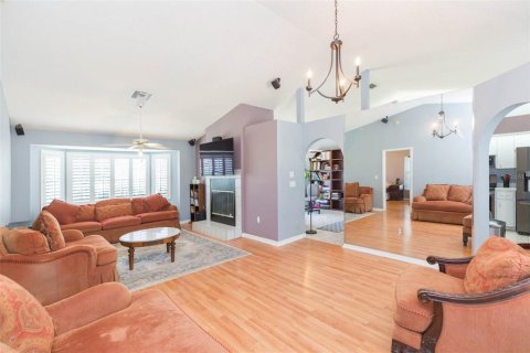 House in Zephyrhills, Florida 3 bedrooms, 162.49 sq.m. № 1835822 - photo 9