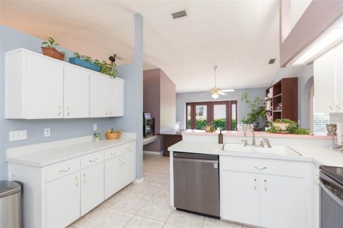 House in Zephyrhills, Florida 3 bedrooms, 162.49 sq.m. № 1835822 - photo 19