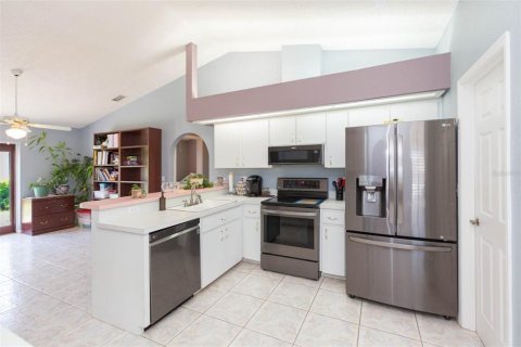 House in Zephyrhills, Florida 3 bedrooms, 162.49 sq.m. № 1835822 - photo 17