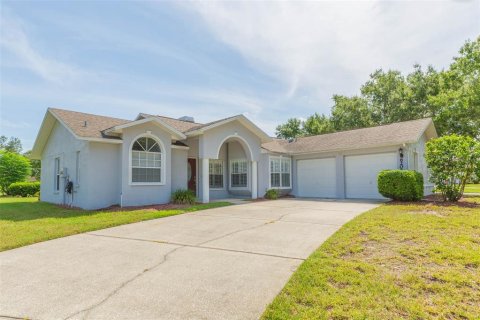House in Zephyrhills, Florida 3 bedrooms, 162.49 sq.m. № 1835822 - photo 1