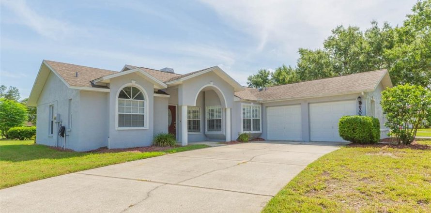 House in Zephyrhills, Florida 3 bedrooms, 162.49 sq.m. № 1835822