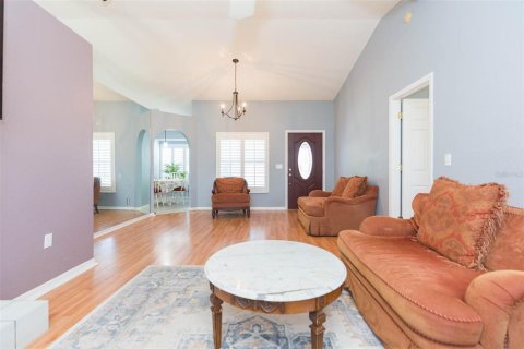 House in Zephyrhills, Florida 3 bedrooms, 162.49 sq.m. № 1835822 - photo 8