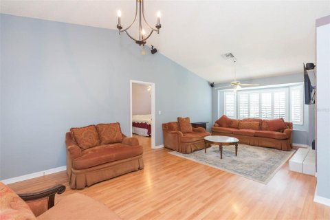House in Zephyrhills, Florida 3 bedrooms, 162.49 sq.m. № 1835822 - photo 12