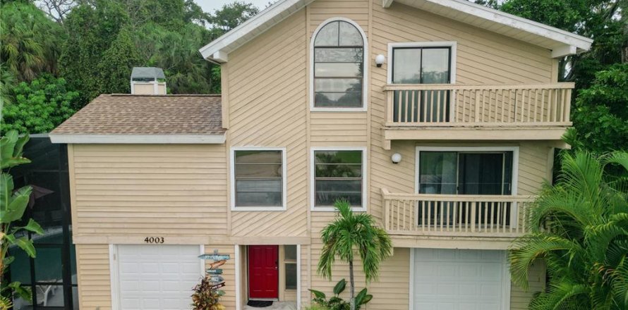 House in Bradenton, Florida 3 bedrooms, 193.61 sq.m. № 2259425