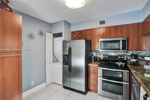 Купить кондоминиум в Майами, Флорида 2 спальни, 113.71м2, № 1772580 - фото 11