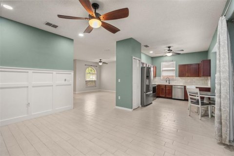 Villa ou maison à vendre à Eustis, Floride: 4 chambres, 173.08 m2 № 2150235 - photo 8