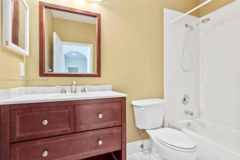 House in Cutler Bay, Florida 4 bedrooms, 199.46 sq.m. № 1863035 - photo 26