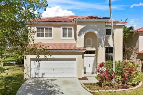 House in Cutler Bay, Florida 4 bedrooms, 199.46 sq.m. № 1863035 - photo 1