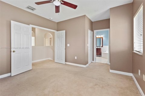 House in Cutler Bay, Florida 4 bedrooms, 199.46 sq.m. № 1863035 - photo 17