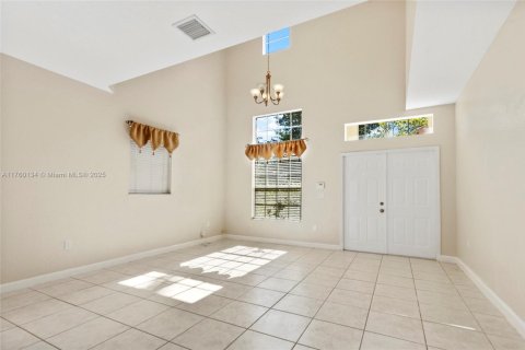 House in Cutler Bay, Florida 4 bedrooms, 199.46 sq.m. № 1863035 - photo 10