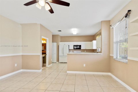 House in Cutler Bay, Florida 4 bedrooms, 199.46 sq.m. № 1863035 - photo 7