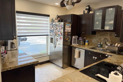 Copropriété à louer à North Miami Beach, Floride: 2 chambres, 138.05 m2 № 1967220 - photo 3