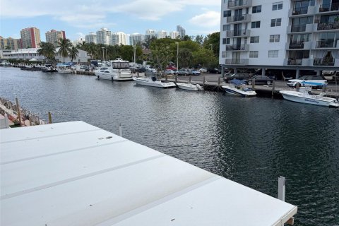 Copropriété à louer à North Miami Beach, Floride: 2 chambres, 138.05 m2 № 1967220 - photo 19