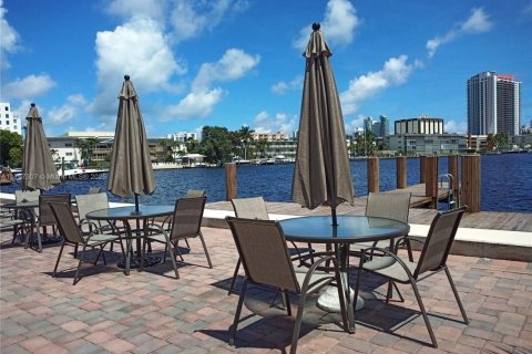Condo in Hallandale Beach, Florida, 1 bedroom  № 1742086 - photo 26