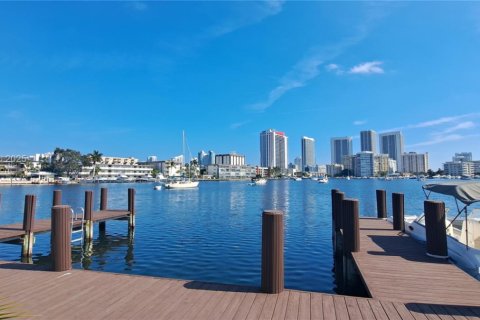 Condo in Hallandale Beach, Florida, 1 bedroom  № 1742086 - photo 21