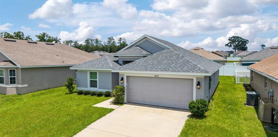 House in Ocala, Florida 4 bedrooms, 149.39 sq.m. № 1838503
