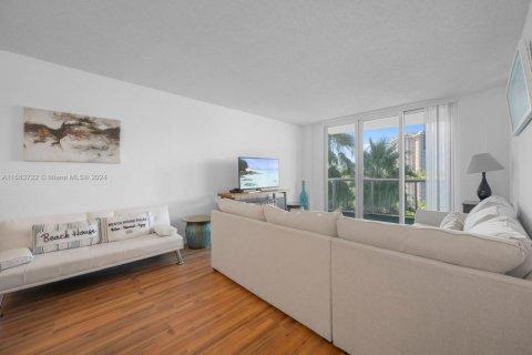 Copropriété à louer à Sunny Isles Beach, Floride: 1 chambre, 93.37 m2 № 1736145 - photo 2