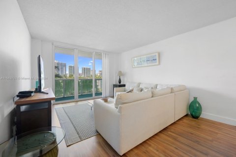 Copropriété à louer à Sunny Isles Beach, Floride: 1 chambre, 93.37 m2 № 1736145 - photo 1