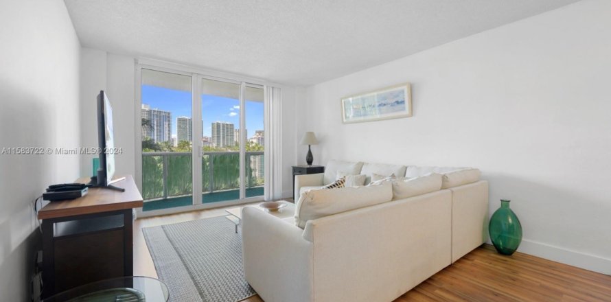 Condo à Sunny Isles Beach, Floride, 1 chambre  № 1736145