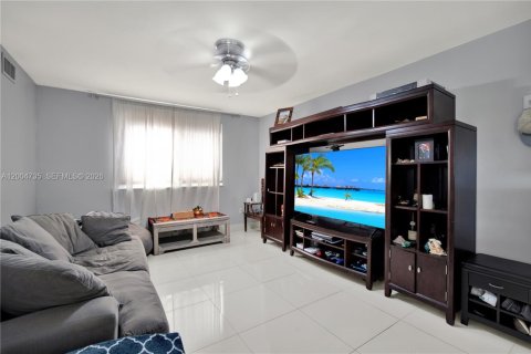 Villa ou maison à vendre à Palmetto Bay, Floride: 4 chambres, 199.55 m2 № 2068654 - photo 8