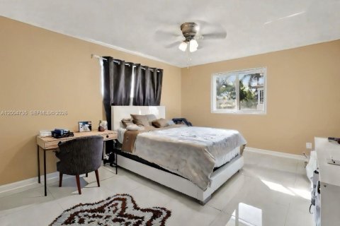 Villa ou maison à vendre à Palmetto Bay, Floride: 4 chambres, 199.55 m2 № 2068654 - photo 28