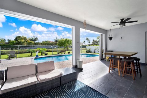 Villa ou maison à vendre à Palmetto Bay, Floride: 4 chambres, 199.55 m2 № 2068654 - photo 21