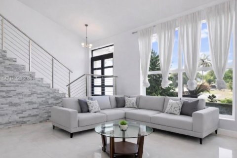 Villa ou maison à vendre à Palmetto Bay, Floride: 4 chambres, 199.55 m2 № 2068654 - photo 3