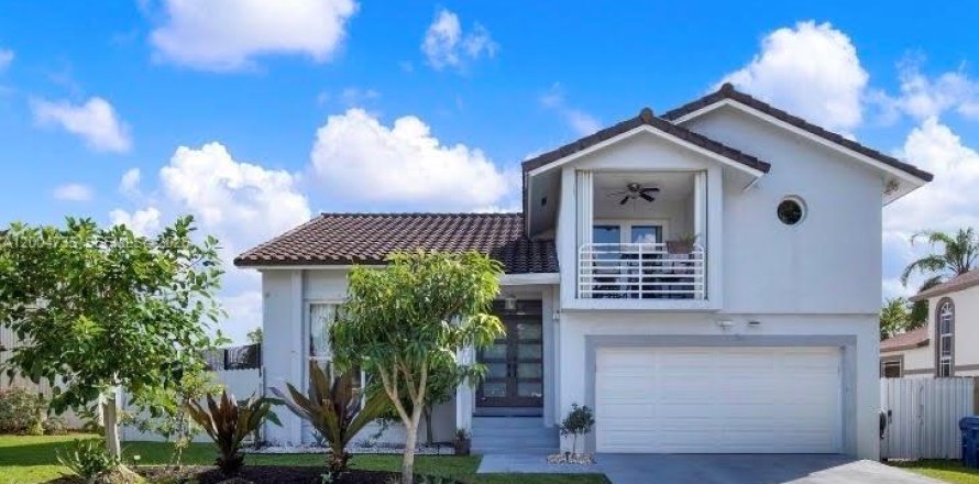 Villa ou maison à Palmetto Bay, Floride 4 chambres, 199.55 m2 № 2068654