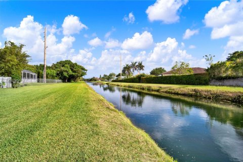 Villa ou maison à vendre à Palmetto Bay, Floride: 4 chambres, 199.55 m2 № 2068654 - photo 26