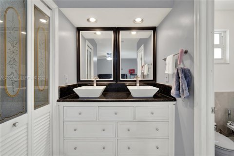 Villa ou maison à vendre à Palmetto Bay, Floride: 4 chambres, 199.55 m2 № 2068654 - photo 16