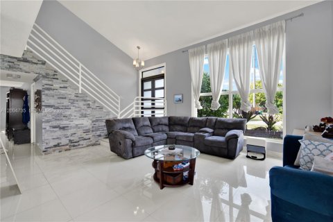 Villa ou maison à vendre à Palmetto Bay, Floride: 4 chambres, 199.55 m2 № 2068654 - photo 4