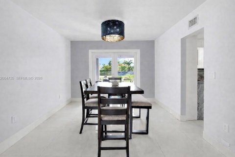 Villa ou maison à vendre à Palmetto Bay, Floride: 4 chambres, 199.55 m2 № 2068654 - photo 7
