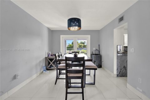 Villa ou maison à vendre à Palmetto Bay, Floride: 4 chambres, 199.55 m2 № 2068654 - photo 6