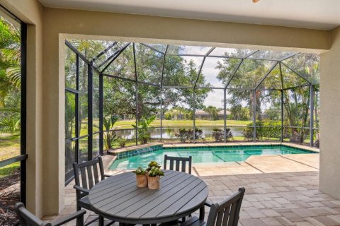 House in Lakewood Ranch, Florida 2 bedrooms, 183.67 sq.m. № 1679615 - photo 30