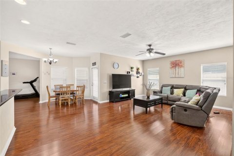 House in Gainesville, Florida 4 bedrooms, 244.98 sq.m. № 2312841 - photo 21
