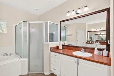 House in Gainesville, Florida 4 bedrooms, 244.98 sq.m. № 2312841 - photo 4