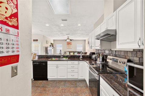House in Gainesville, Florida 4 bedrooms, 244.98 sq.m. № 2312841 - photo 26