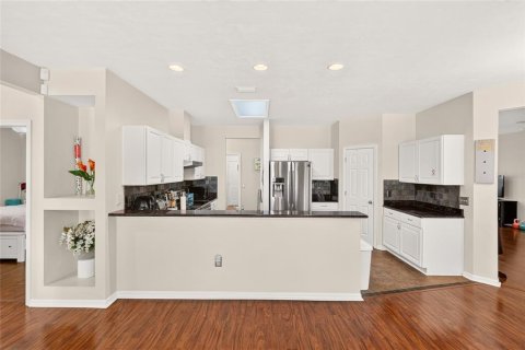 House in Gainesville, Florida 4 bedrooms, 244.98 sq.m. № 2312841 - photo 24