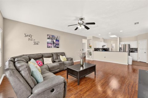 House in Gainesville, Florida 4 bedrooms, 244.98 sq.m. № 2312841 - photo 11