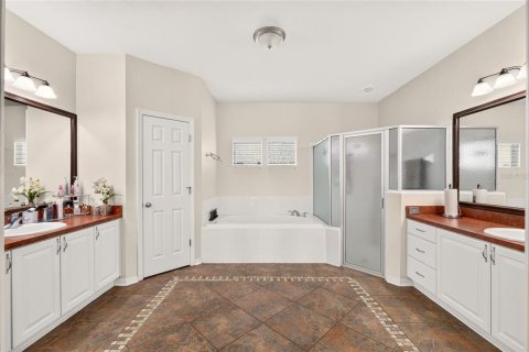 House in Gainesville, Florida 4 bedrooms, 244.98 sq.m. № 2312841 - photo 3