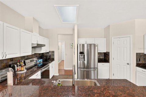 House in Gainesville, Florida 4 bedrooms, 244.98 sq.m. № 2312841 - photo 12