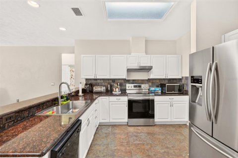 House in Gainesville, Florida 4 bedrooms, 244.98 sq.m. № 2312841 - photo 23