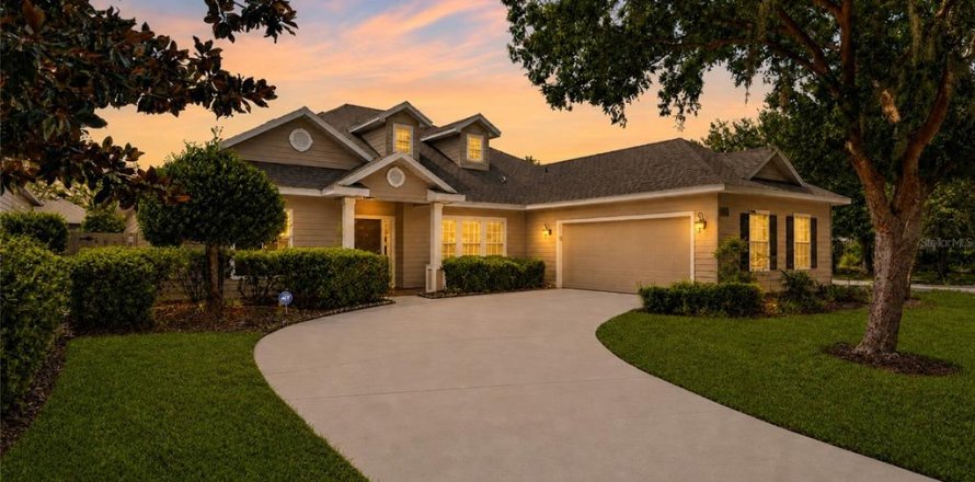 House in Gainesville, Florida 4 bedrooms, 244.98 sq.m. № 2312841
