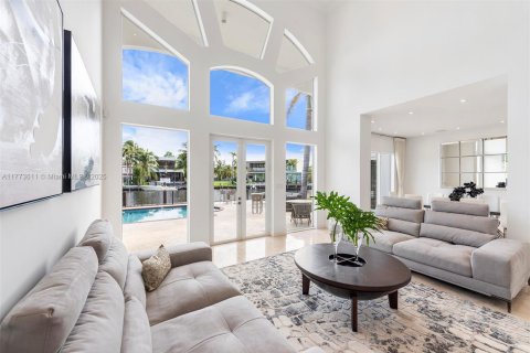 House in Golden Beach, Florida 6 bedrooms, 409.98 sq.m. № 1708076 - photo 13