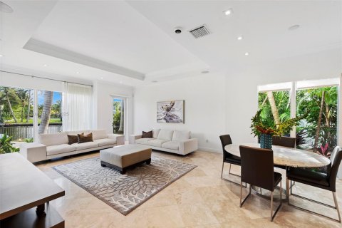 House in Golden Beach, Florida 6 bedrooms, 409.98 sq.m. № 1708076 - photo 19