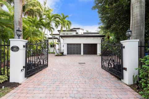 House in Golden Beach, Florida 6 bedrooms, 409.98 sq.m. № 1708076 - photo 7