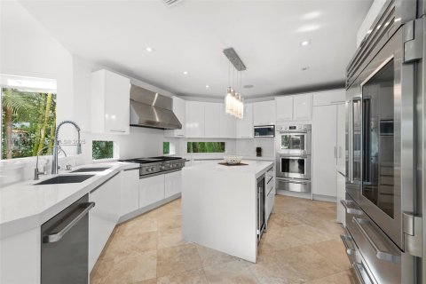 House in Golden Beach, Florida 6 bedrooms, 409.98 sq.m. № 1708076 - photo 26